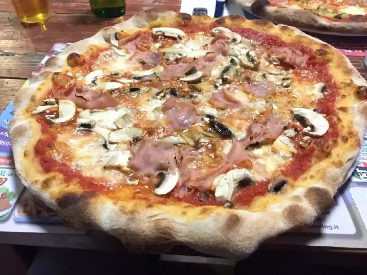 prosciutto e funghi